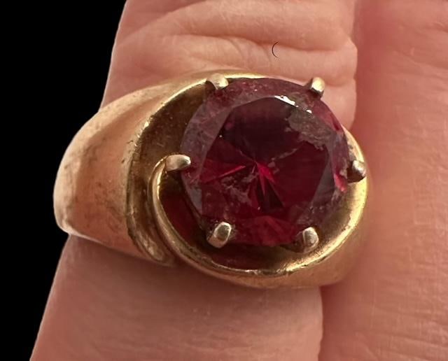 14K Gold and Red Stone Ring (1 of 2)