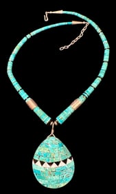 Native American Santo Domingo Necklace with Shell Pendant