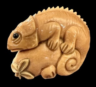 Vintage Japanese Resin Chameleon/Lizard Netsuke Signed