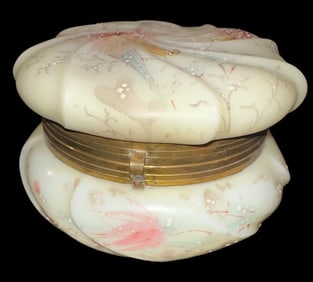 Wavecrest Style Lidded Porcelain Dresser Box