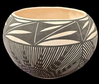 Garcia Signed Acoma Vase/Vessel