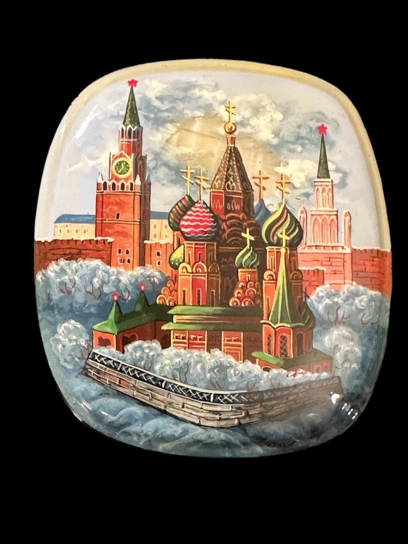 Russian Laquered Trinket Box Signed (1 of 4)