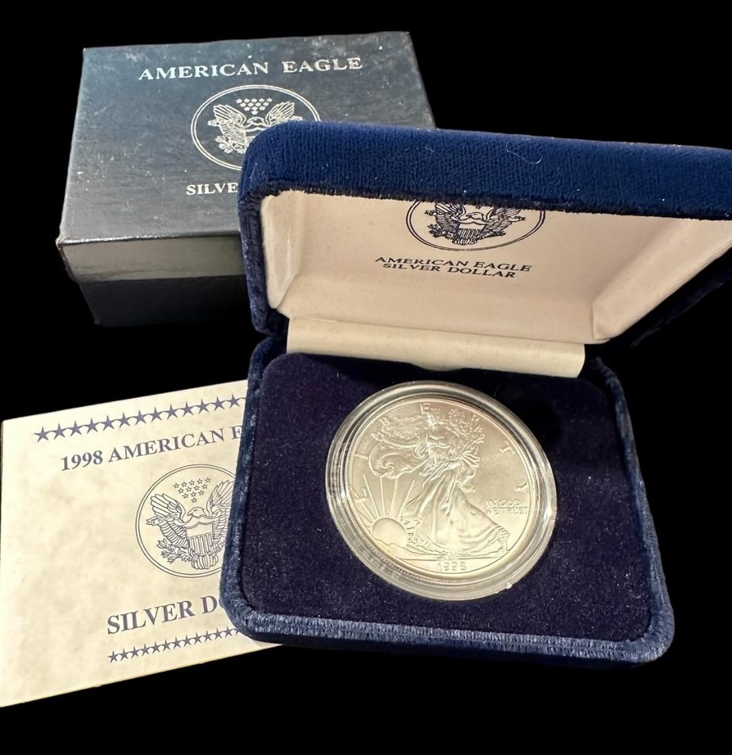 1988 American Eagle One Ounce Silver Coin (1 of 4)