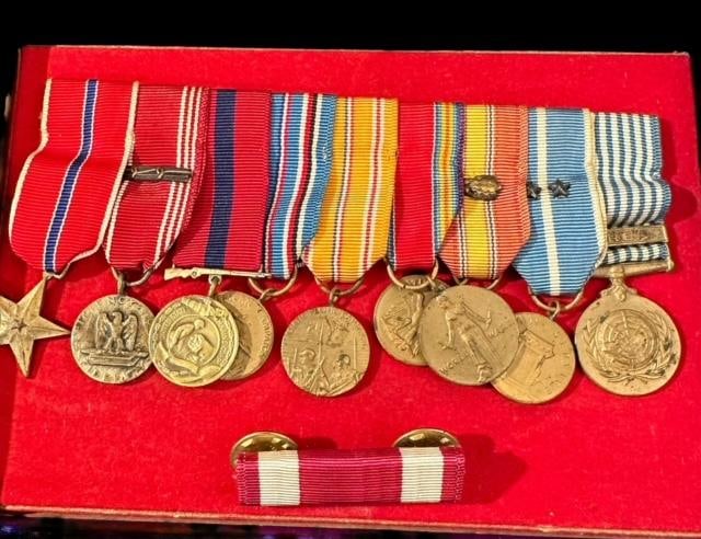 Lot of Ten Vintage US Marine Corps Military Ribbon Medals and Bar (1 of 3)