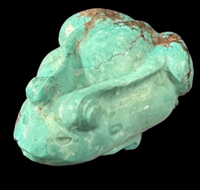 Chinese Turquoise Carved Frog Figure: Chinese turquoise hand carved frog figure. Measures 2" x 1". Domestic shipping $6.