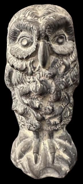 Vintage Williamsburg Cast Iron Owl Doorstop (1 of 3)