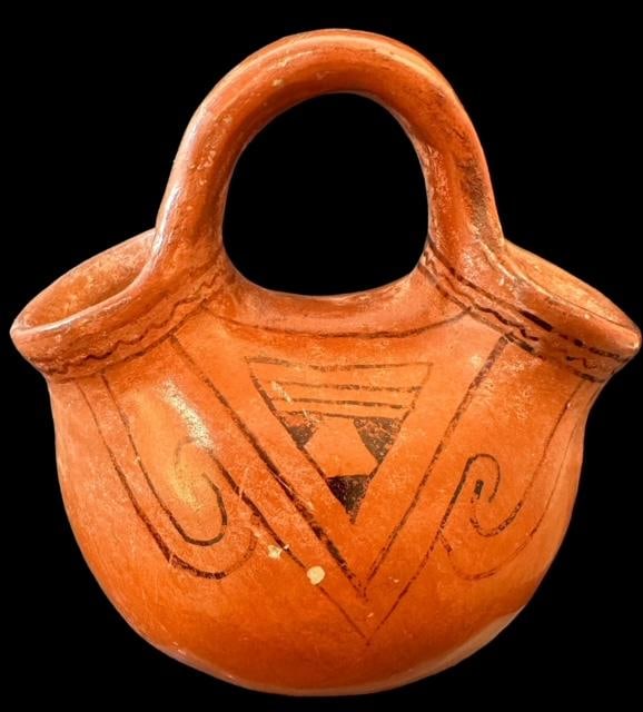 Native American Maricopa Signed Wedding Vase: Native American Maricopa wedding vase. Singed LM. Measures 4.75" x 5". Domestic shipping $12.