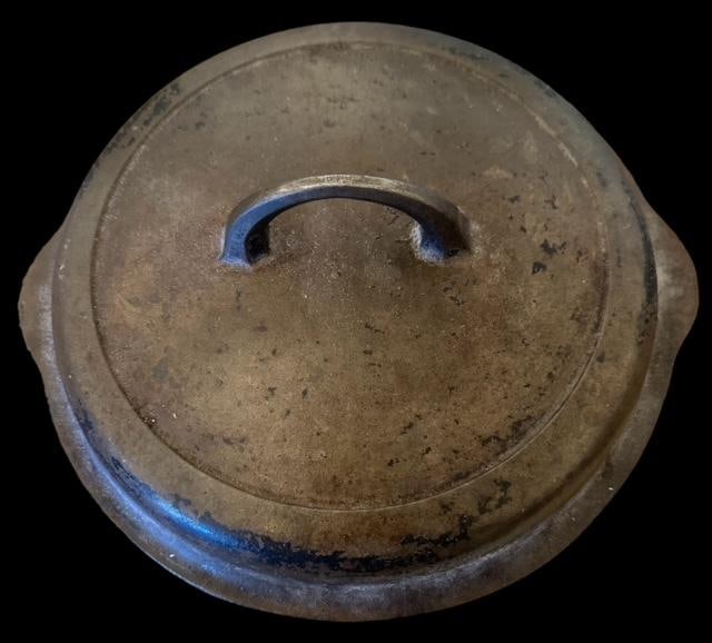 Griswold Cast-Iron Self-Basting Lid 1097 (1 of 3)