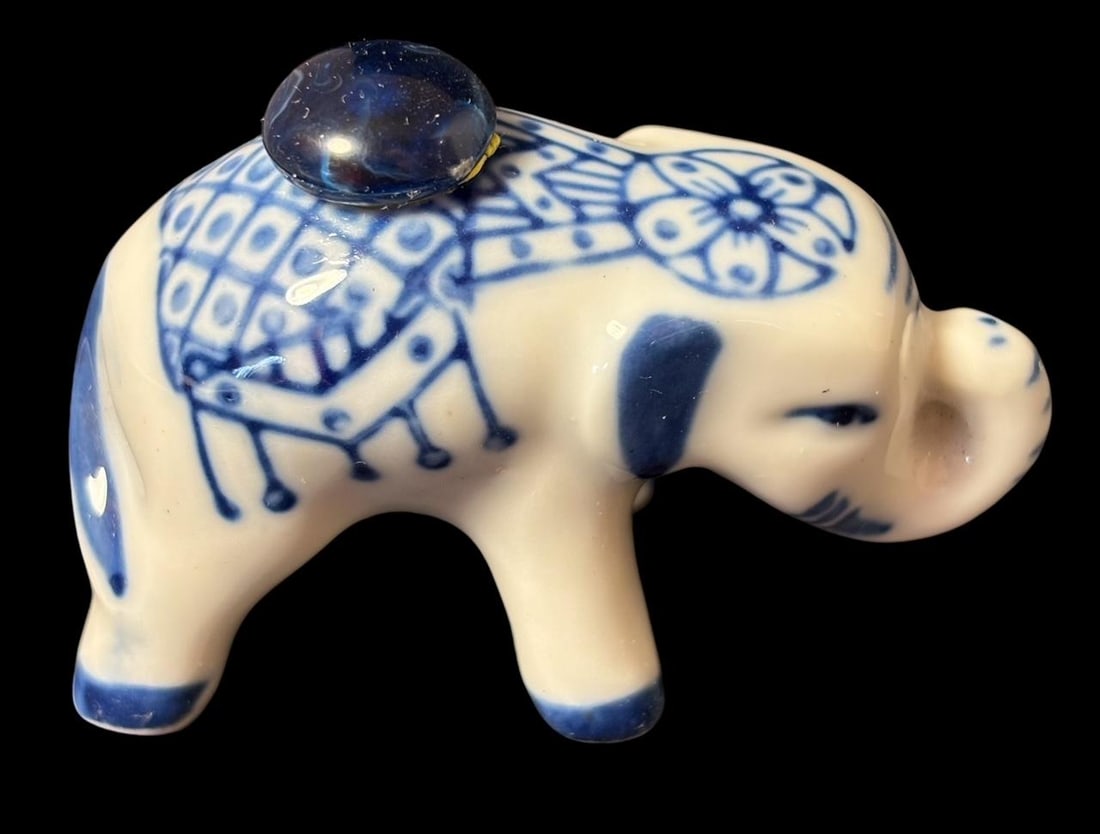 Porcelain Elephant Shaped Blue and White Snuff Bottle: Porcelain elephant shaped snuff bottle. Measures 1.5". Domestic shipping $8.