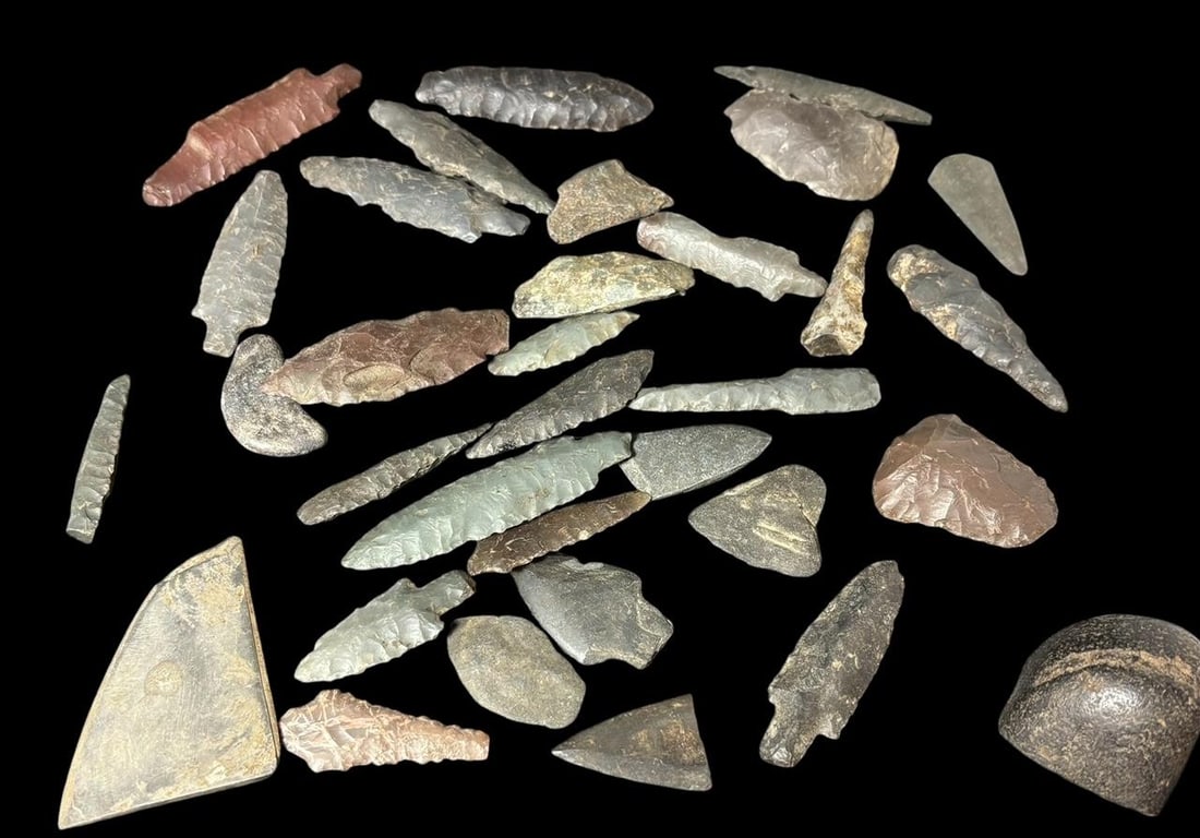 Lot of Assorted Inuit Stone Artifacts Harpoon Tips/ Arrowheads spear points drills (1 of 3)