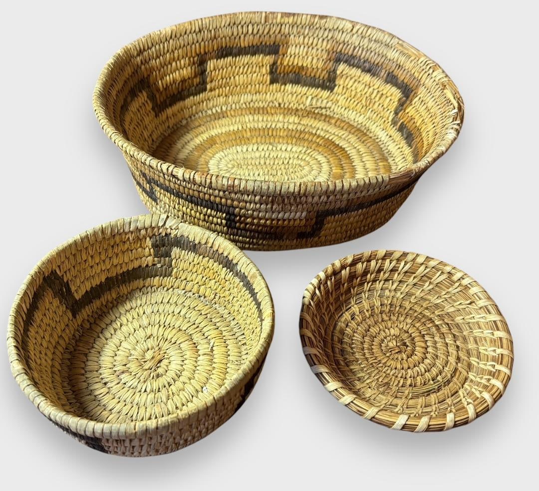 Lot of Three Native American Tohono O'Odhem Hand Woven Baskets Papago (1 of 4)