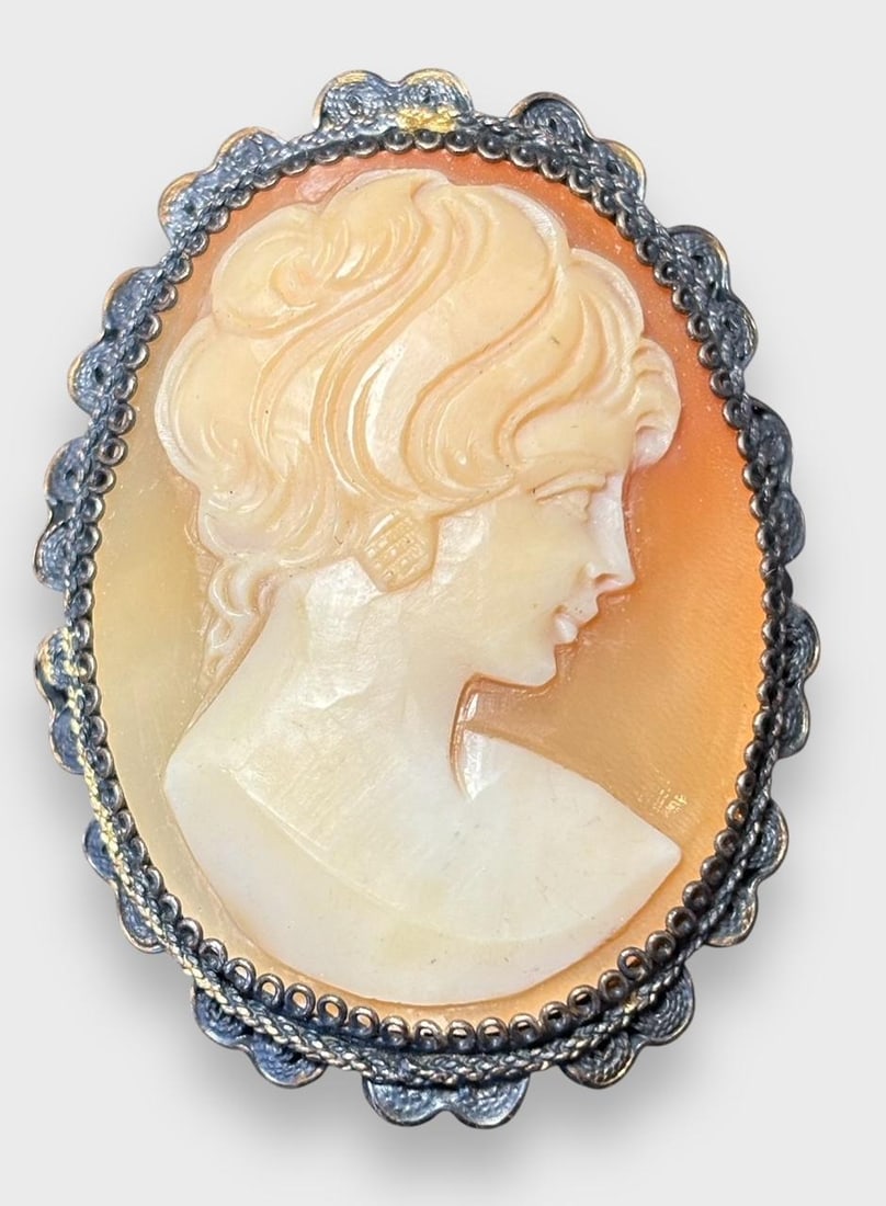 Antique Silver Cameo Brooch near Sterling grade (1 of 2)