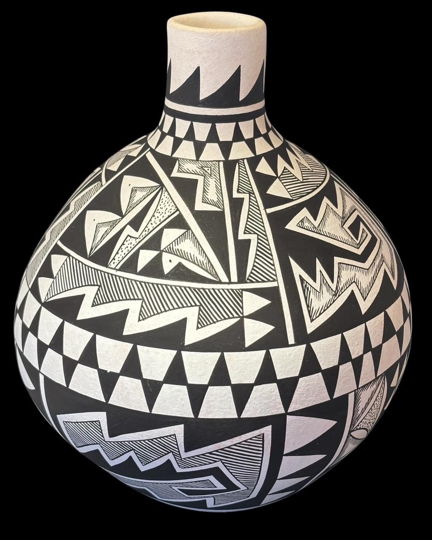 Signed Westly Begaye Navajo/Acoma Pueblo Pot (1 of 4)