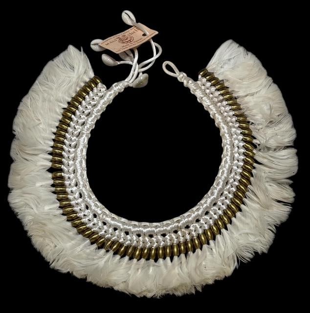 Vintage White Feather Collar Maui Shells Hawaii: Vintage white feather collar Maui shells made in Hawaii, Designers of Fine Fashion Jewlery original tag. 14" diameter, 2.5" center to feather ends. $12
