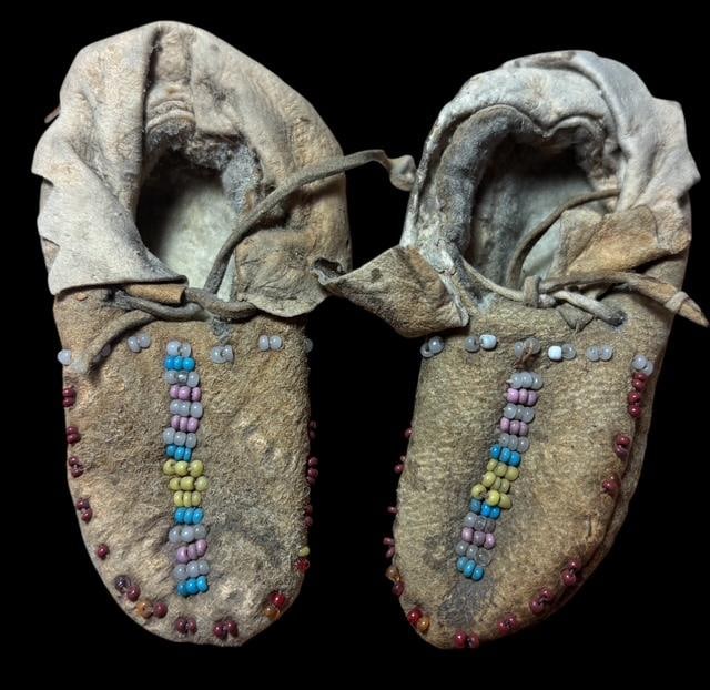 Authentic Vintage Native American Arapaho Baby Moccasins: Native American Arapaho Tribe baby moccasins made of leather and beads. Moccasins measure 3.5 inches long. Domestic shipping $10.