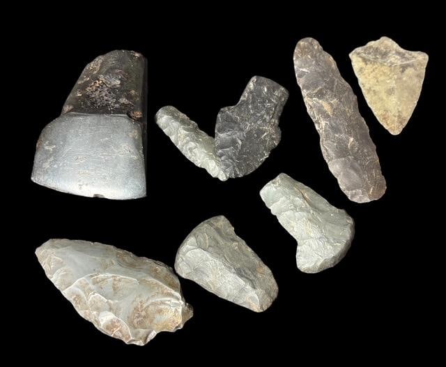 Lot of Eight Inuit Carved Stone Arrowhead Points (1 of 2)