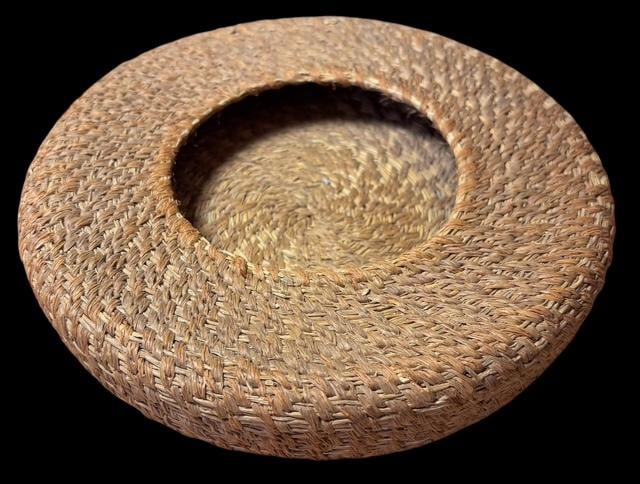 Native American Straw Basket: Native American flat straw basket. Measures 9" diameter with a 4" opening. Measures 1.5" tall. For in house shipping, select "bidder arranged." Domestic shipping $10.