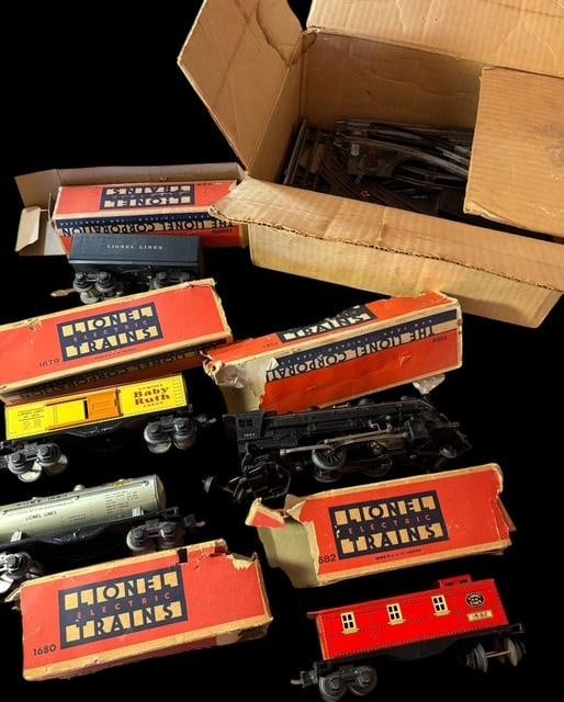 Vintage Lionel Train Set Vintage: Lionel Train set. Engine #1664 -damage to bottom-wheel and axel missing, coal tender #1689W, Car-Baby Ruth Ten #1679, Car-Tanker-S.V.N.X. 1680, Caboose-#1682. Track has no transformer. For in house sh