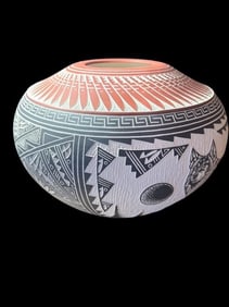 Native American Acoma Decorative Pottery with Wolf Motif SIgned R.&D. Aragon