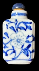 Chinese Hand Painted Porcelain Snuff Bottle