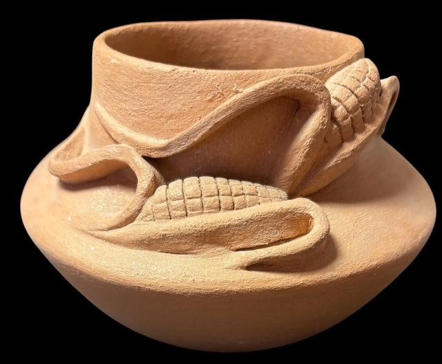 Vintage Taos Pueblo Signed Pottery Vase Juanita Suazo DuBray (1 of 3)