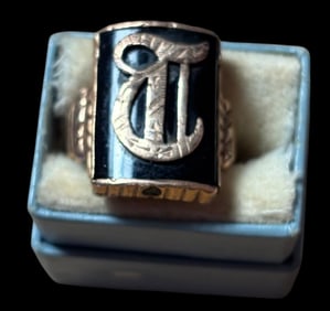 Antique 10K Gold and Onyx Signet Ring