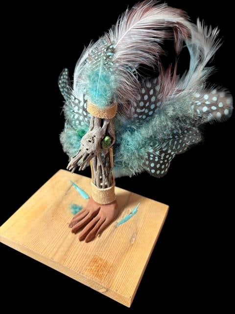 Native American Hand Carved Bird Figure Kachina: Native American hand carved bird figure kachina. Body made of driftwood, and has turquoise eyes. Measures 7.5" x 5.5" x 4". For in-house shipping, select "bidder arranged". Domestic shipping $16.