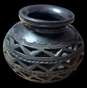Oaxaca Coyotepec Reticulated Black Pottery Vase