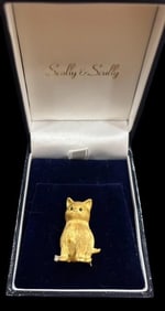 18K Gold Cat Shaped Brooch Scully and Scully with DIamond and Emerald