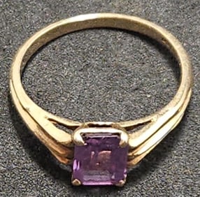 10K Gold and Amethyst Stone Ring