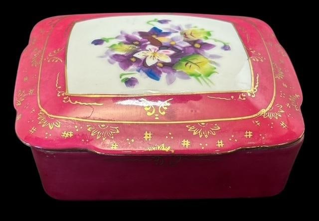 Vintage Hand Painted Porcelain Trinket Box Made in Occupied Japan: Porcelain trinket box. Made in Occupied Japan. Measures 5" x 4" x 1.5".