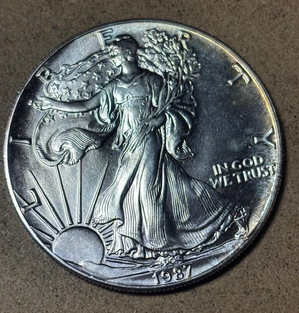US 1987 American Eagle One Ounce Silver Dollar (1 of 2)