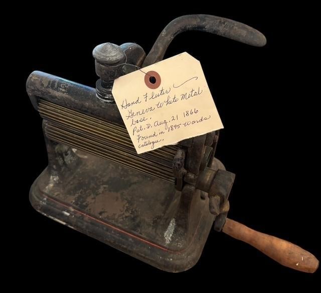 Antique Geneva Cast Iron Hand Fluter For Collars and Cuffs: Antique Geneva iron hand fluter for collars and cuffs, ca 1890's. Found item listed in 1895 in a Montgomery Wards catalog. Base measures 9" x 6.5". With fluter on base, item measures 8.75" high not in