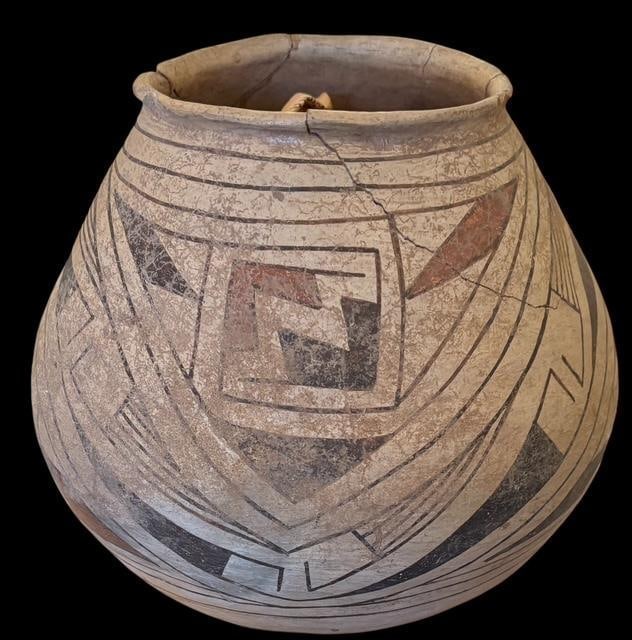 Ancient Casas Grandes Pottery Vessel CA 1200 AD: original CA 1200 AD large pottery vessel from Casas Grandes. Measures 11" high by 11" across.