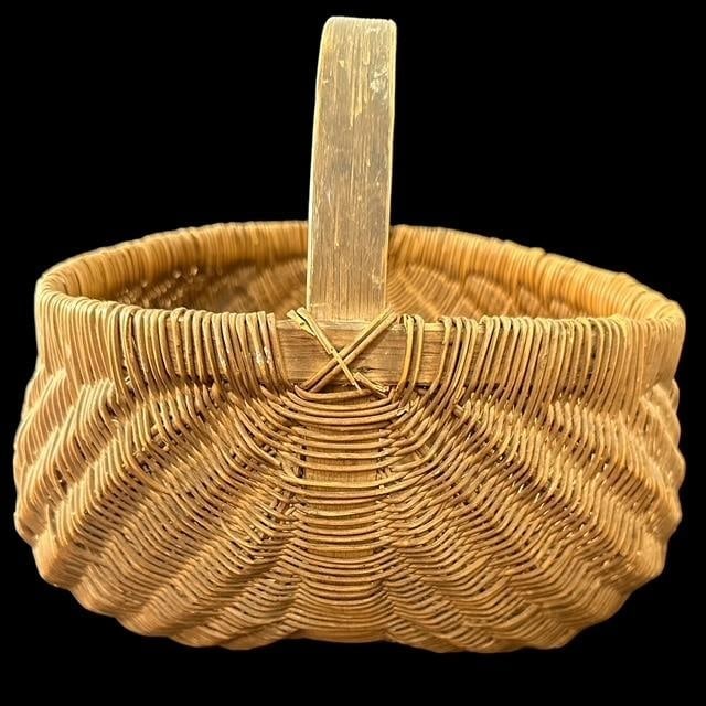 Early New England Large Melon/Buttocks Basket (1 of 3)