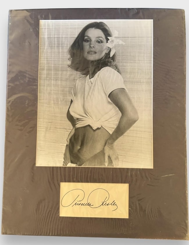 Priscilla Presley Autographed Card and Photo with COA (1 of 4)