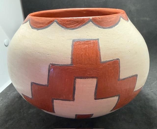 Santa Ana Pueblo Singed Laura Pena Vase: Santa Ana Pueblo pottery vase. Signed by listed potter Laura Pena. Well marked and signed. See photos. Measures 5.25" high by 7" across.