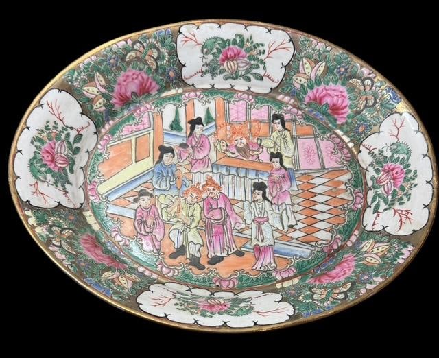 Large Rose Medallion Signed Oriental Service Bowl: Oriental service bowl with a Rose Medallion design. Signed. Measures 2" x 12.5" x 10".