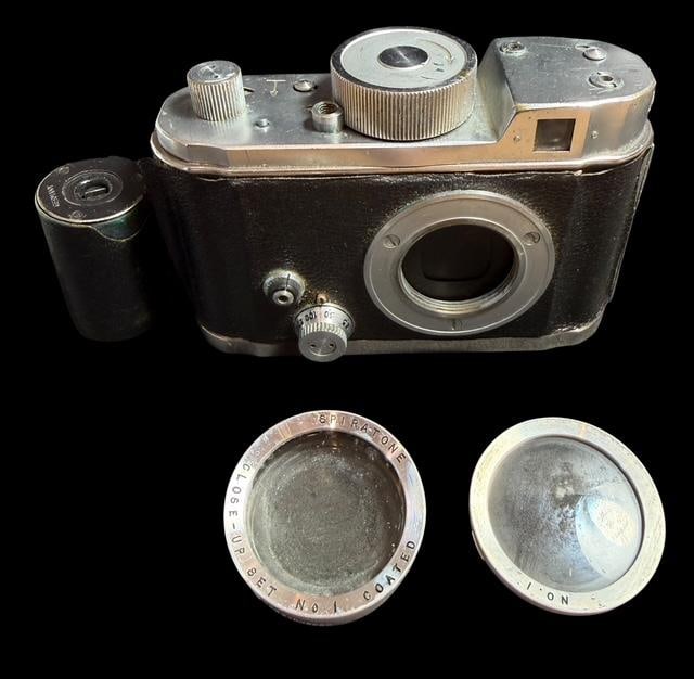 Lot of Four Vintage Photography Items Robot II Camera Body, Lenses, Film Cassette (1 of 2)