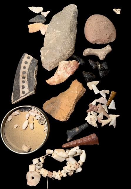 Lot of Native American Arrowheads, Points and Beads (1 of 5)