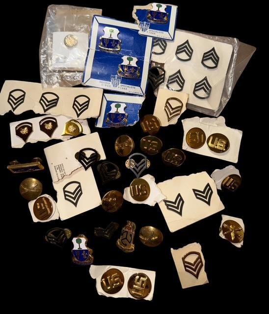 Large Lot of Military Uniform Insignia and Pins (1 of 3)