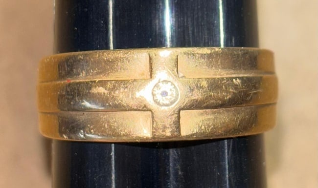 14K Gold and Diamond Men's Ring: 14K Gold and Diamond Men's Ring. Marked 585 and has a small diamond chip accent. Weighs 12.7g. Size 13.