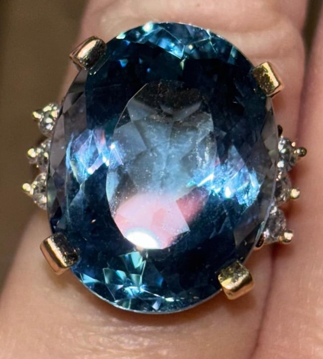 14K Gold and Aquamarine Ring: 14k gold and aquamarine ring. Weighs 11g and is a size 6. Stone measures .5" x .75" with diamond chips on the sides. See photos.