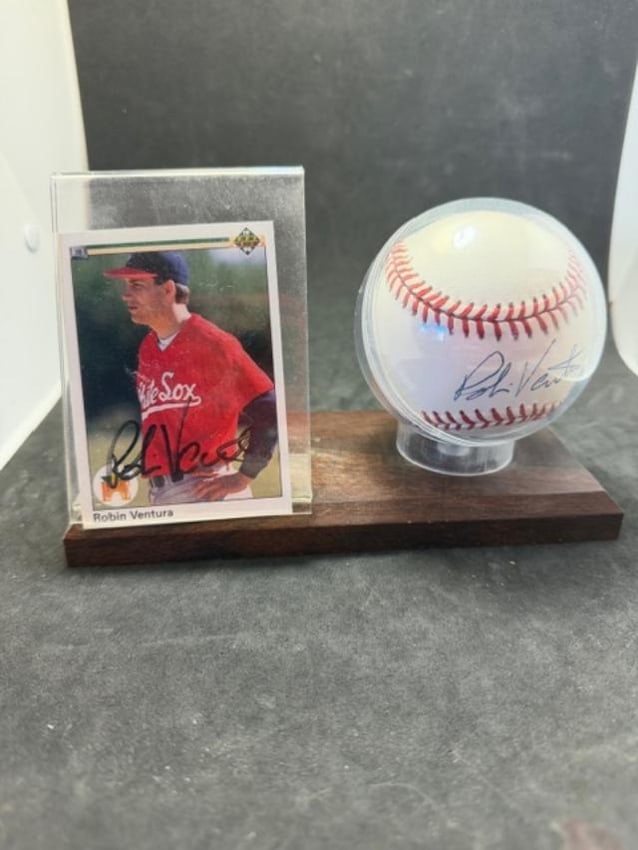 Robin Ventura Autographed Baseball and Baseball Card (1 of 4)