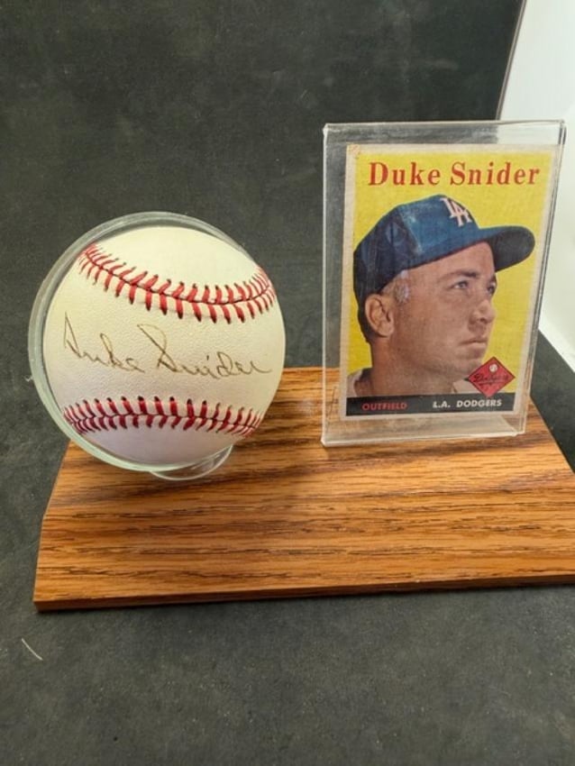 Duke Snider Autographed Baseball and Baseball Card: Duke Snider autographed Rawlings baseball and baseball card. card unsigned and ungraded. Snider played for the LA Dodgers and is a Hall of Fame player. Measures 7" x 3.75" x 5.5".
