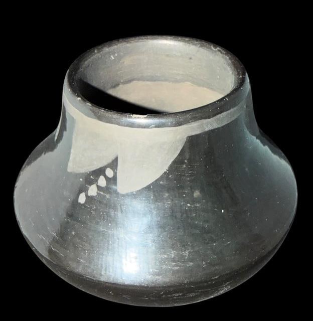 San Ildefonso Black Pottery Vase Donicia Tafoya (1912-1979) (1 of 3)