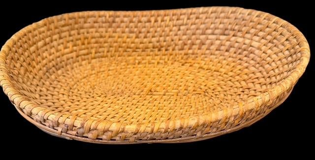 Native American Papago Oval Basket: Native American Papago (now Tohonoo 'odham) signed Everall oval basket. Includes tag with name Alicia Manuel. Measures 9" x 2".