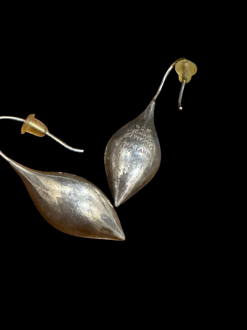 Signed Sterling Tear Drop Earrings Michael Dawkins: Sterling tear drop shaped pierced earrings. Signed Michael Dawkins. Measure 1.5" long.
