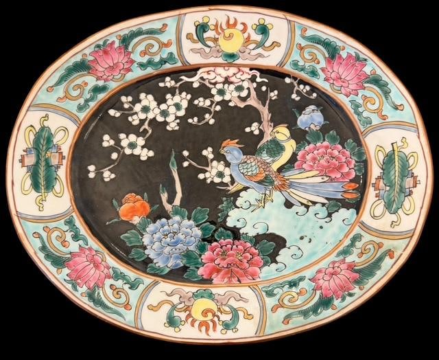 Antique Japanese Meiji Period Oval Platter Familie Noir: Antique Japanese Meiji period porcelain oval platter. Also known as Famille Noir Charger Plate. Measures 10.5" x 8.5" x 1.5".