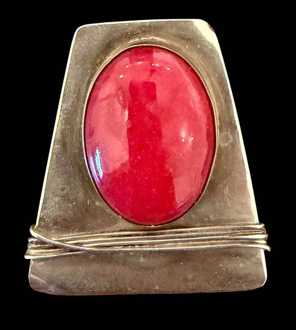 Silvertone and Red Stone Pendant: Silvertone pendant with wire wrapped oval red stone. Measures 1.25" x 1.5". Weighs 11g.